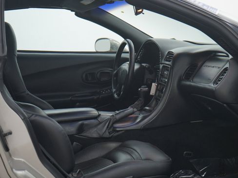 Used 1999 Chevrolet Corvette Convertible w/ Memory Pkg image 11