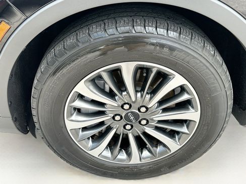 Used 2022 Lincoln Nautilus FWD w/ Premium Package image 33