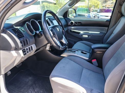Used 2015 Toyota Tacoma PreRunner w/ SR5 Package RWD image 17