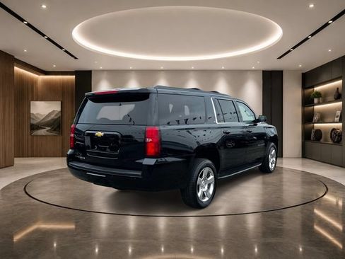 Used 2015 Chevrolet Suburban LT w/ Luxury Package AWD/4WD image 6