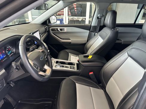 Used 2022 Ford Explorer XLT w/ Equipment Group 202A RWD image 14