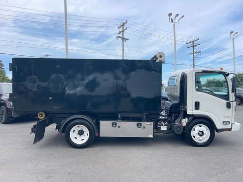 Used 2024 Chevrolet Low Cab Forward image 6
