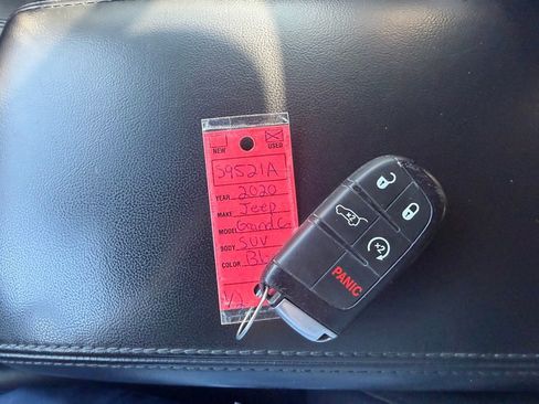 Used 2020 Jeep Grand Cherokee Limited w/ Premium Lighting Group AWD/4WD image 9