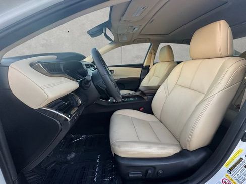 Used 2018 Toyota Avalon XLE Premium image 19