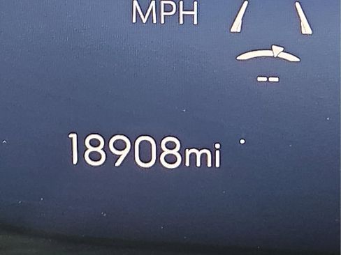 Used 2024 Buick Envision Preferred image 23