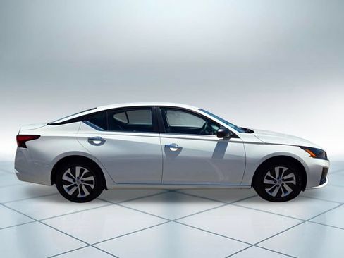 Used 2024 Nissan Altima 2.5 S FWD image 4