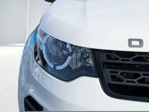 Used 2019 Land Rover Discovery Sport SE image 8