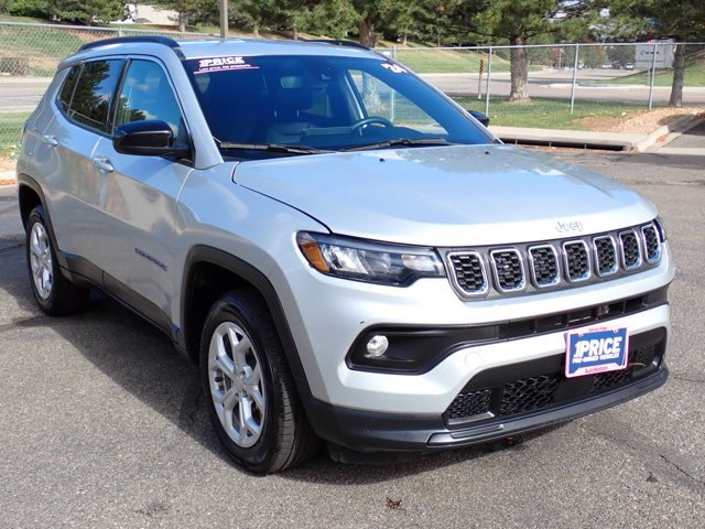 Used 2024 Jeep Compass Latitude AWD/4WD image 6