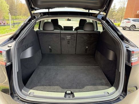 Used 2022 Tesla Model Y Long Range image 30