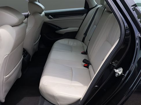 Used 2018 Honda Accord Touring image 13
