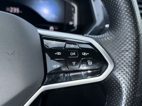 Certified 2022 Volkswagen Tiguan SEL R-Line image 39