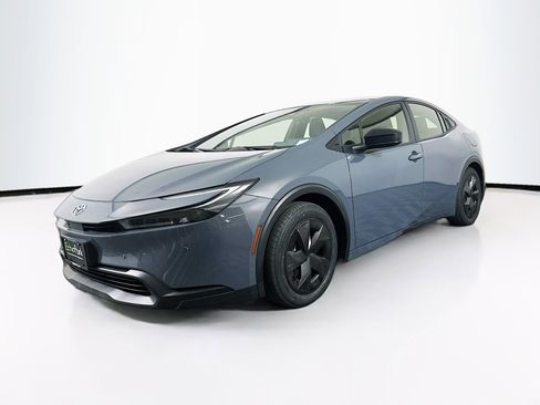 Used 2024 Toyota Prius LE image 3