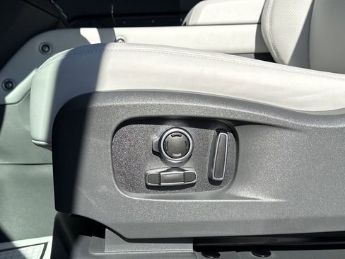 New 2026 Land Rover Defender 130 X-Dynamic SE image 21