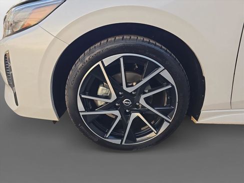 Used 2024 Nissan Sentra SR w/ SR Premium Package image 9