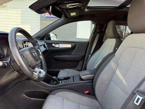 Used 2024 Volvo XC40 B5 Core AWD/4WD image 15