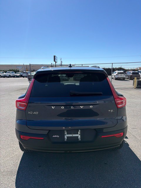 Used 2022 Volvo XC40 T5 R-Design AWD/4WD image 9