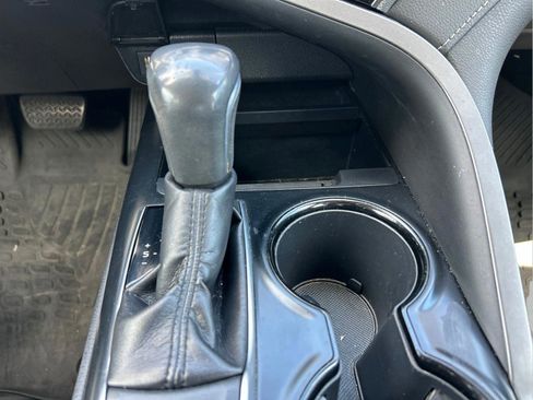 Used 2019 Toyota Camry SE FWD image 17