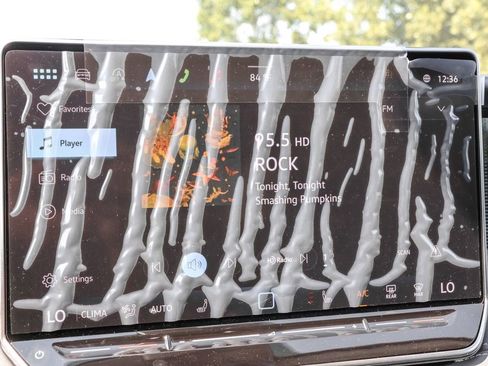 Used 2025 Volkswagen Tiguan SE image 22