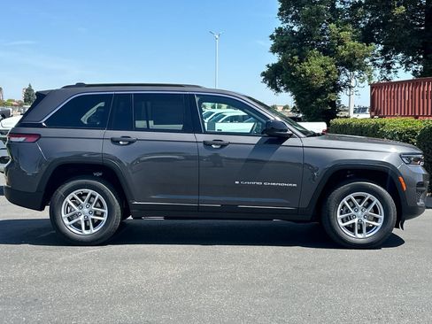 New 2025 Jeep Grand Cherokee Laredo X image 3