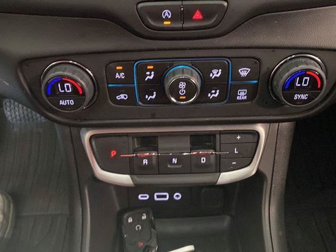 Used 2023 GMC Terrain SLE w/ Driver Convenience Package AWD/4WD image 43
