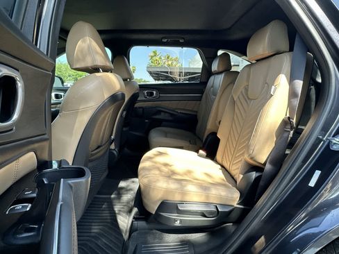 Used 2025 Kia Sorento SX Prestige w/ Olive Brown Leather Package AWD/4WD image 4