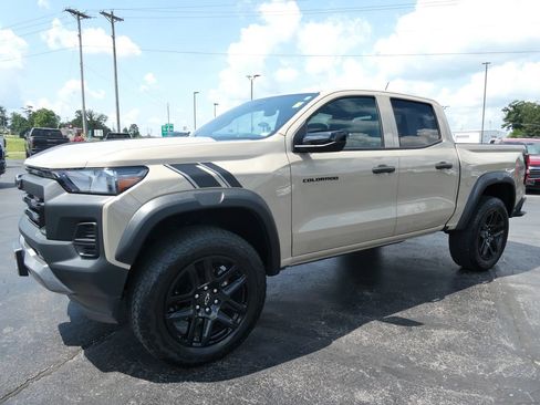 Certified 2024 Chevrolet Colorado Trail Boss AWD/4WD image 9