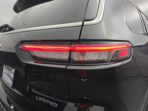 Used 2023 Jeep Grand Cherokee L Limited AWD/4WD image 18