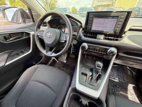 Used 2021 Toyota RAV4 LE FWD image 16
