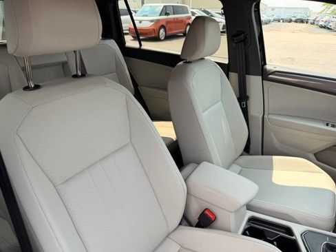 Certified 2023 Volkswagen Tiguan SE R-Line FWD image 18
