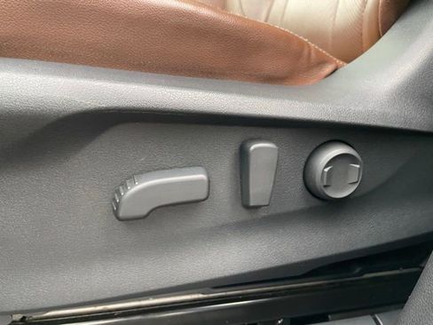 Used 2019 Subaru Ascent Touring AWD/4WD image 10