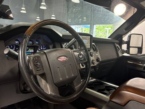 Used 2013 Ford F250 Platinum w/ Platinum Pkg AWD/4WD image 16