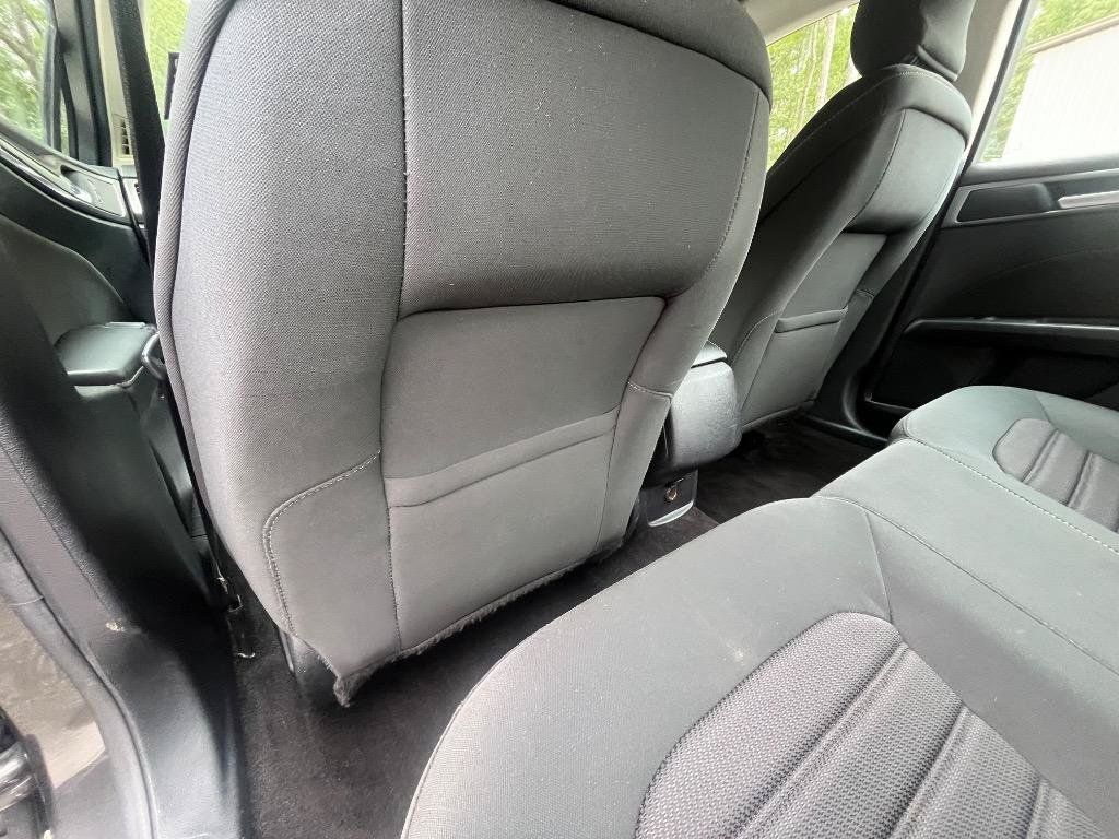 Used 2018 Ford Fusion SE FWD image 29