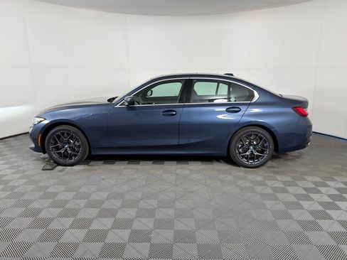 Used 2026 BMW 330i Sedan w/ Convenience Package RWD image 2