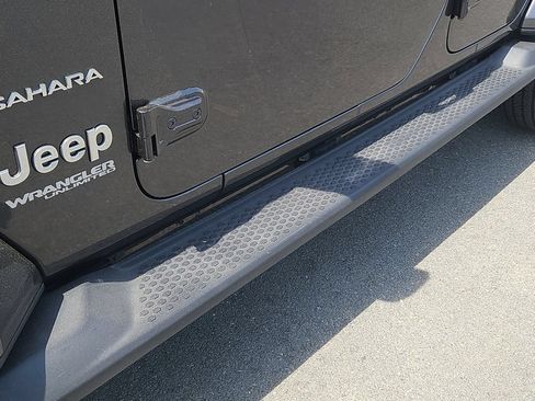 Used 2019 Jeep Wrangler Unlimited Sahara AWD/4WD image 18