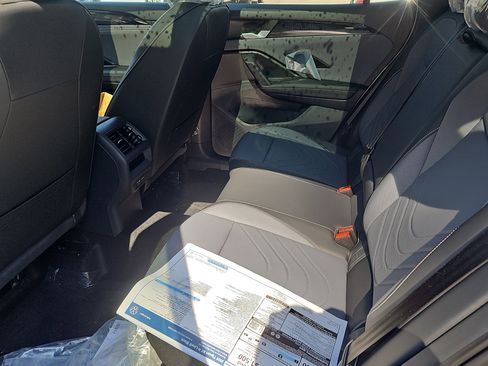 New 2026 Volkswagen Tiguan SE R-Line image 17