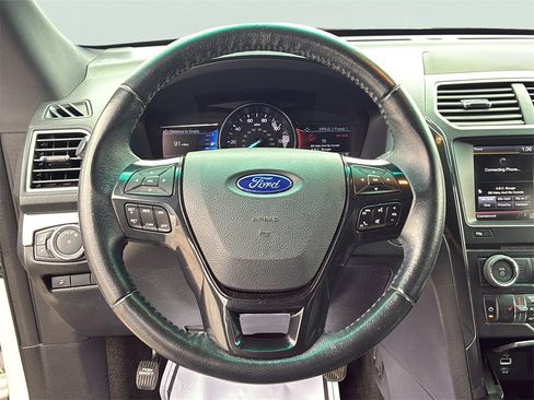 Used 2016 Ford Explorer XLT w/ Equipment Group 202A image 28