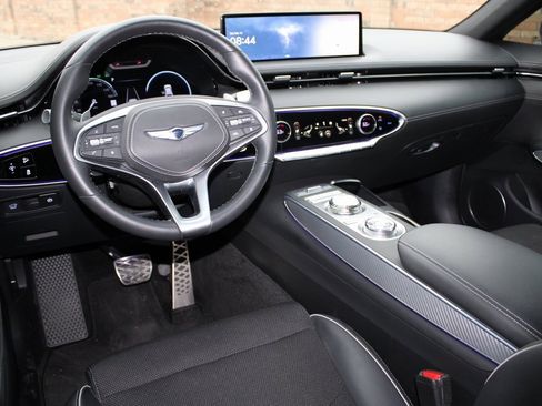 Used 2023 Genesis GV70 2.5T w/ Sport Prestige Package image 5