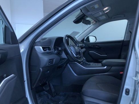 Certified 2024 Toyota Highlander LE image 11