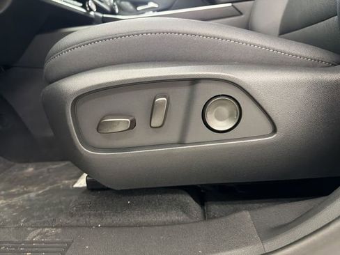 New 2026 Chevrolet Equinox LT w/ Convenience Package II FWD image 24
