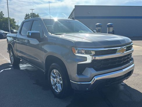 Used 2024 Chevrolet Silverado 1500 LT AWD/4WD image 7