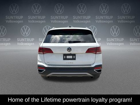 Used 2023 Volkswagen Taos SE w/ Panoramic Sunroof Package FWD image 5