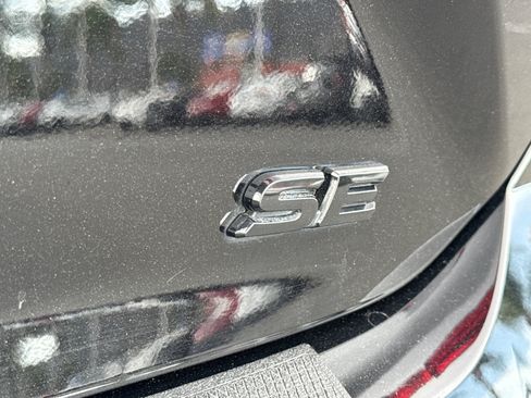 Used 2025 Toyota Camry SE FWD image 11