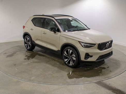 New 2026 Volvo XC40 B5 Ultra w/ Climate Package image 7