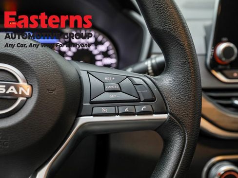 Used 2024 Nissan Altima 2.5 SV image 16