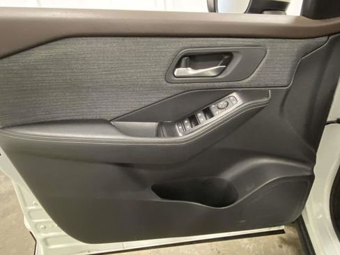 Used 2023 Nissan Rogue SV image 12