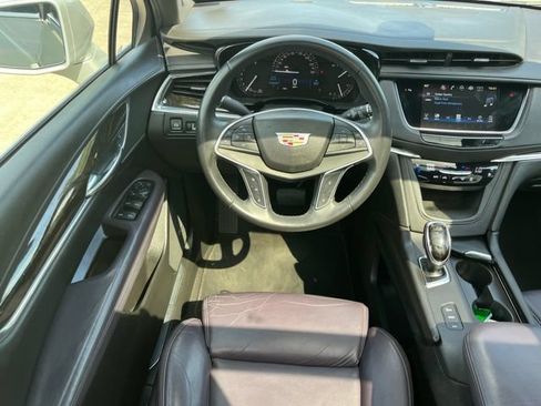 Used 2017 Cadillac XT5 Luxury w/ Driver Awareness Package AWD/4WD image 33