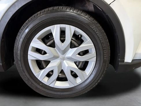Used 2021 Toyota C-HR LE FWD image 23