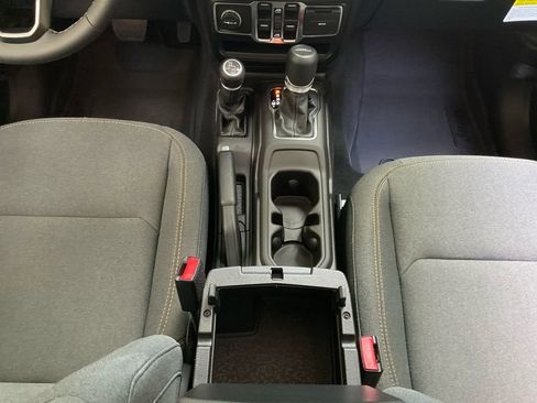 New 2025 Jeep Gladiator Sport image 11