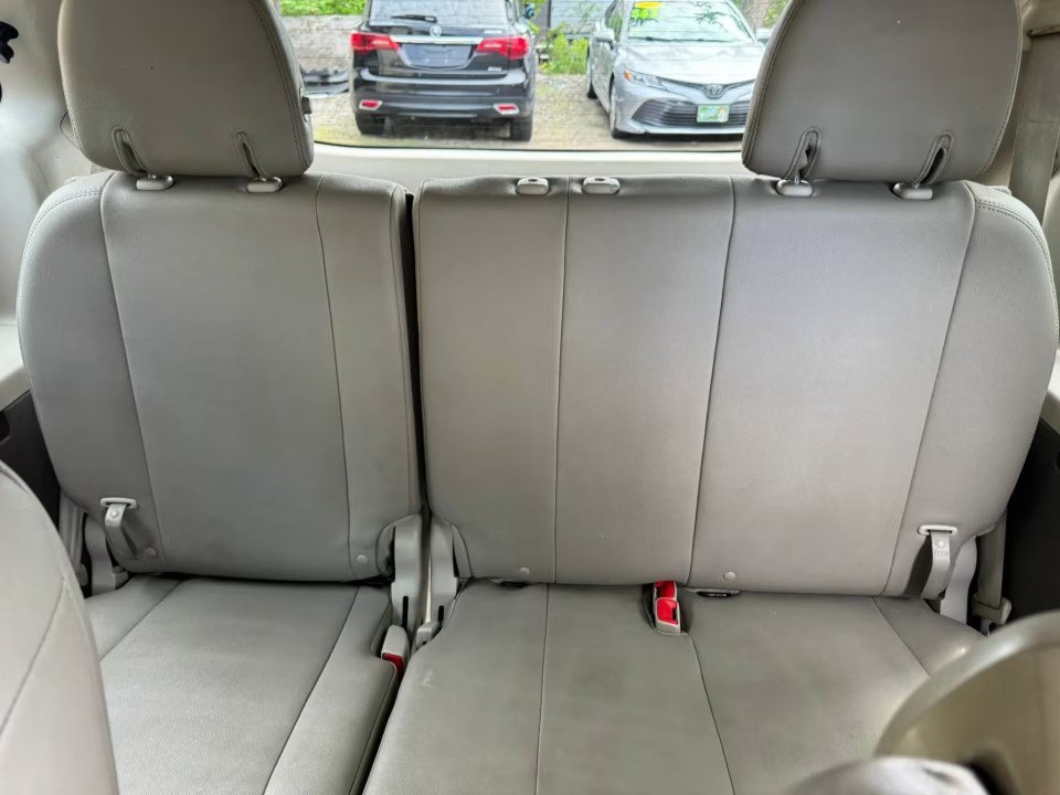 Used 2015 Toyota Sienna XLE FWD image 16