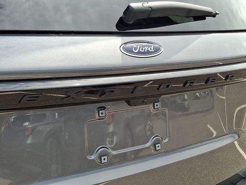 Used 2025 Ford Explorer ST image 34